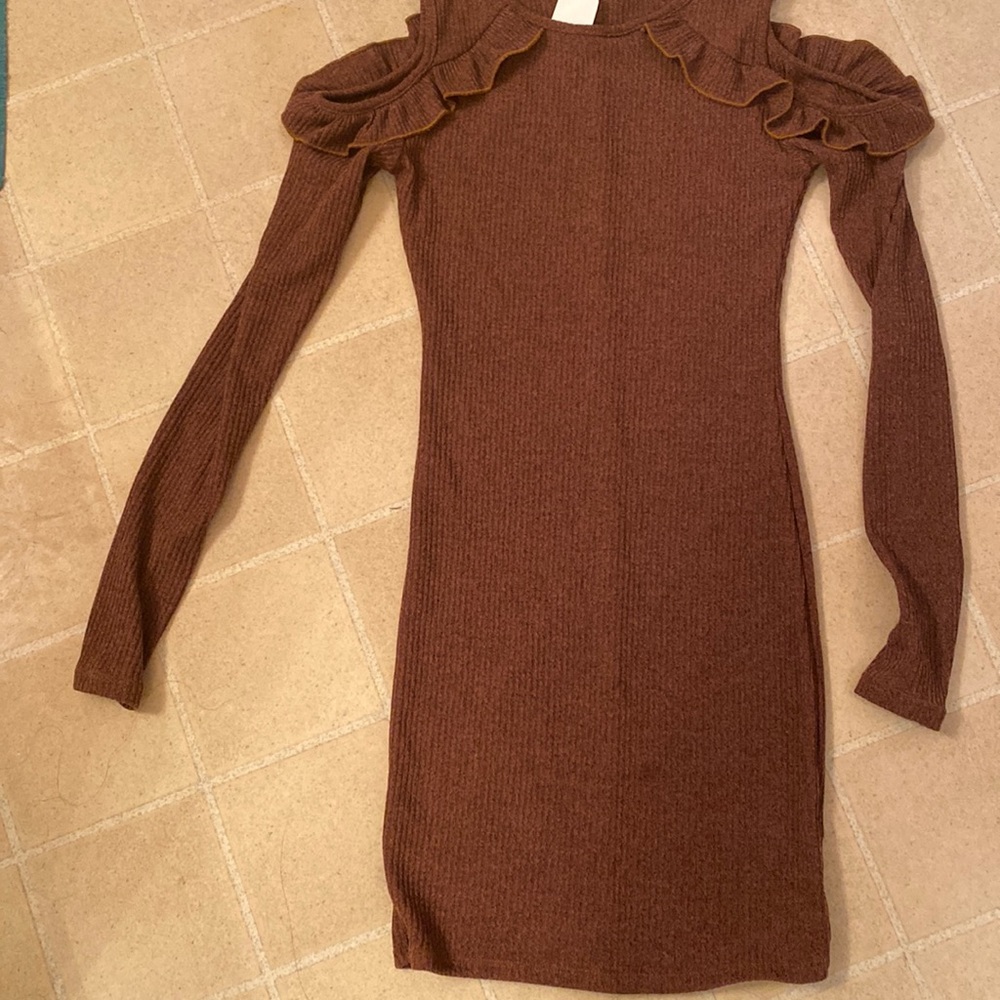 New Light weight body con dress with peekaboo sleeves